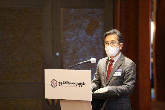 연임이 결정된 유병한 한국SW저작권협회장이 24일 정기총회에서 취임사를 하고 있다. 한국SW저작권협회 제공